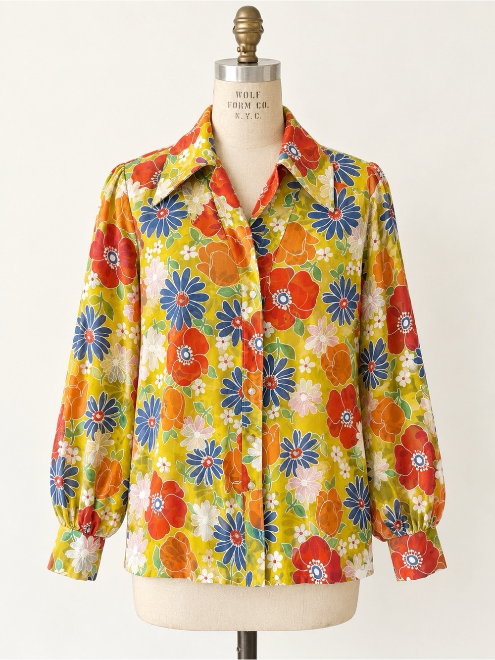 Vintage 1970s Lady Manhattan Blouse Dagger Collar in Groovy Floral Print